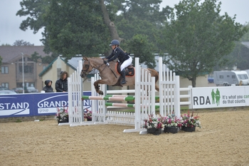 Sophia Hogan and Jesse Mae Harmony win the Pony Bronze league 138cm & Under Championship